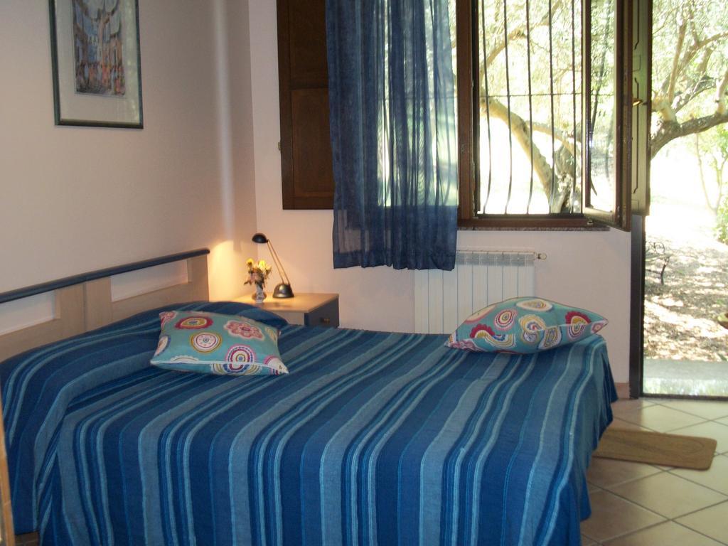 Le Poiane B&B Vacanze San Piero Patti Habitación foto